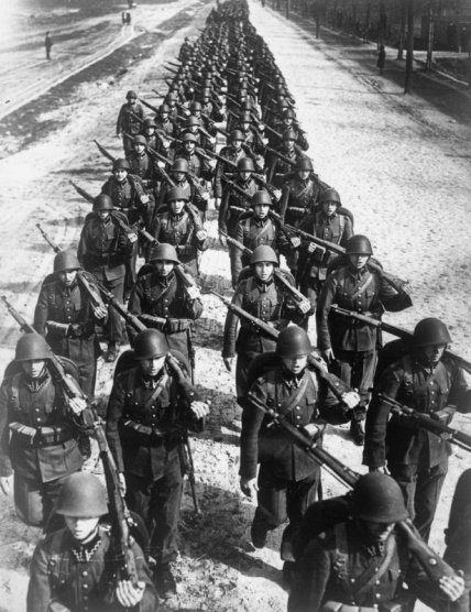 Польська піхота на марші, 2 вересня 1939 року