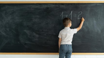 Школьники начнут учебный год с сентября